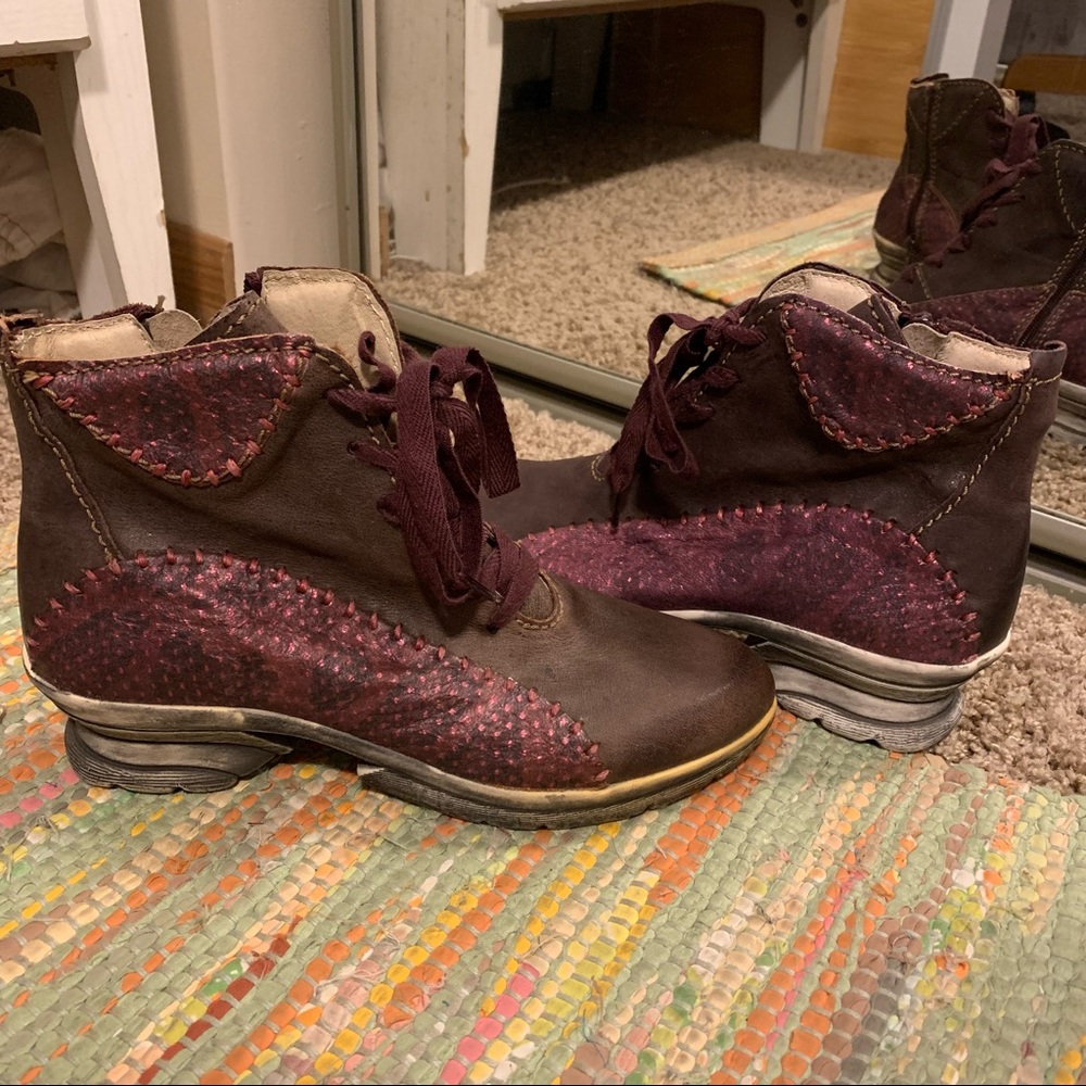 NEW- BORDEAUX Rovers Boots for Women Size 37
